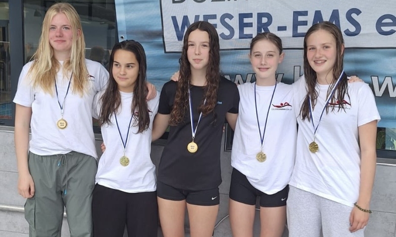 Der Celler Schwimm-Club gwinnt bei den DMSJ in Delmenhorst fast jede Staffel